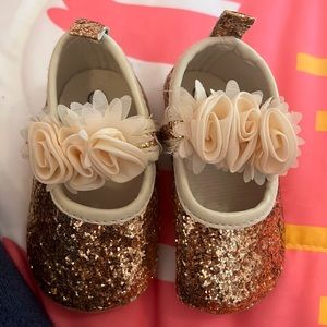 CUTEST baby girl gold flats- like new